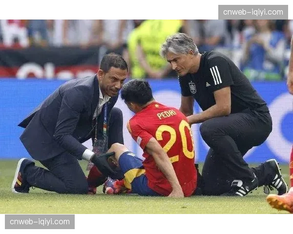 官方确认:佩德里左腿股二头肌受伤,预计将伤缺四周 官方确认:佩德里左腿股二头肌受伤,预计将伤缺四周
